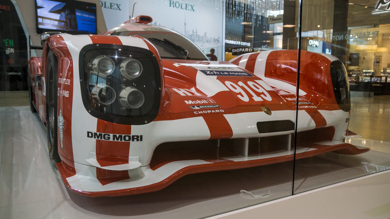 Illustration for article titled The Time Porsche Parked a 919 Inside a Mall